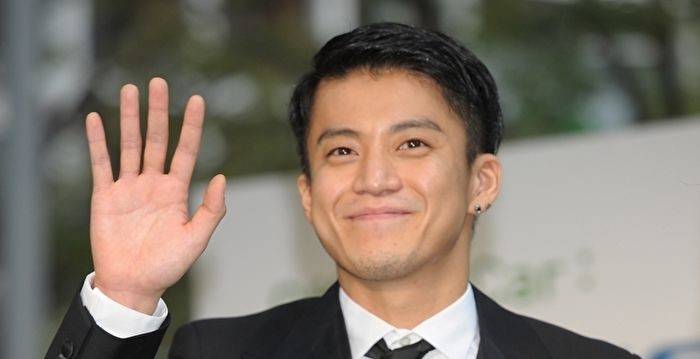 暖爸形象都演的！42歲影帝「跟2女零上衣狂歡」照片遭外流　被挖多人運動「背著孕妻偷吃」
