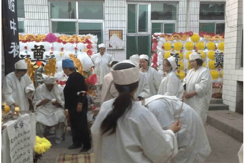 七爺八爺來家中！鐵齒女「家中連走5人」喪禮辦不完 她不信邪「最後自己也送命」