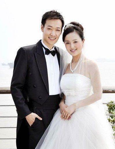 他們戲里戲外都是夫妻, 結婚多年恩愛如初, 堪稱娛樂圈愛情模範