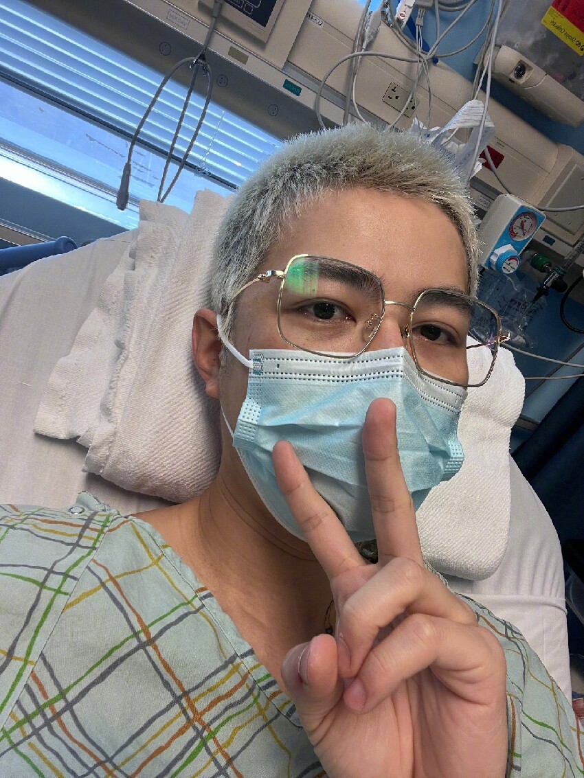 突消失螢光幕!34歲大咖男星「突然動刀3次」...滿頭白髮躺病床