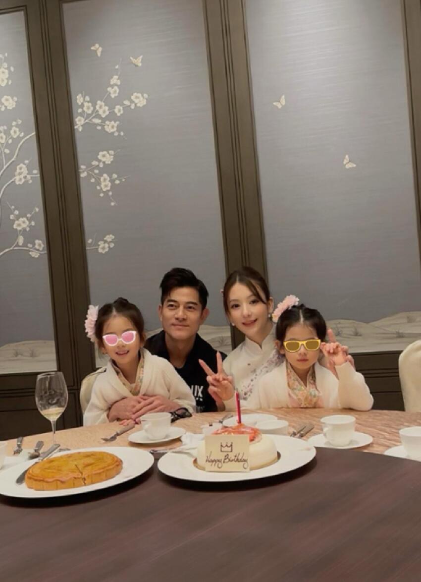 郭富城夫婦現身機場,沒一起回港,郭富城看著方媛背影滿是不舍