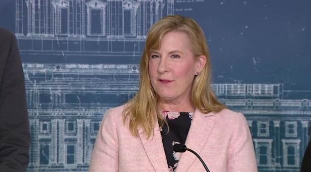 快訊／驚遭槍擊！議員夫婦「2死2重傷」嫌犯逃走