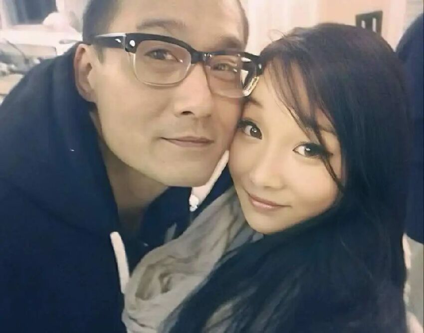 恭喜！香港知名星二代與外籍男友註冊結婚，兩人有最萌身高差