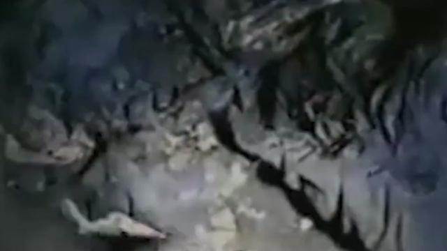 女兒死後父親無法接受，就在棺材里「裝了個攝像頭」第兩天他驚訝地看到了一幕...