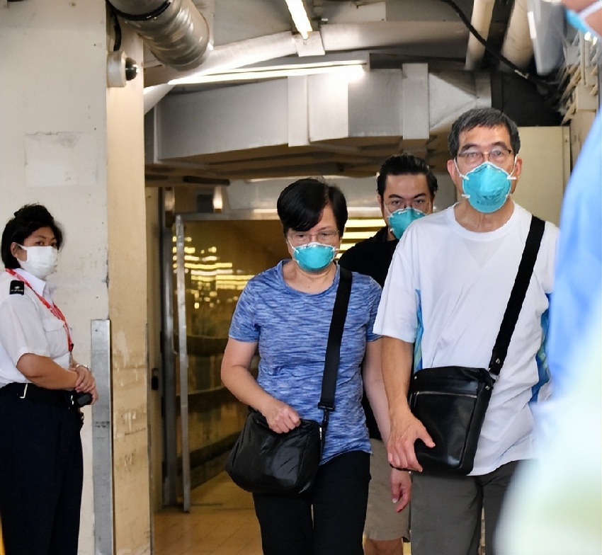 李啟言父親病逝，日夜照顧癱瘓兒子病倒，曾拒絕李澤楷千萬救濟金