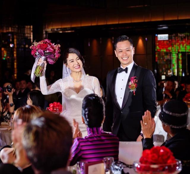 胡杏兒老公陷夜店風波終回應！為背妻摟美女解釋：我是一個擁抱者
