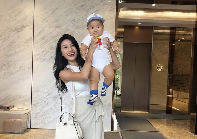 好慘！香港知名女星自曝遭TVB2.4萬解約，和富商進殘疾廁所被拍
