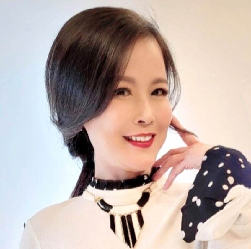 從小被笑沒娘！50歲本土女星「工地搬磚頭養家」和爸相依為命，終於轉運「買2500萬孝親房」卻痛哭失聲