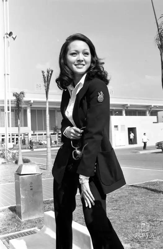 74歲崔苔菁晚年生活曝光，住10億豪宅養老惹人羨，兒子生父真實身家太驚人，難怪至今不願意公開