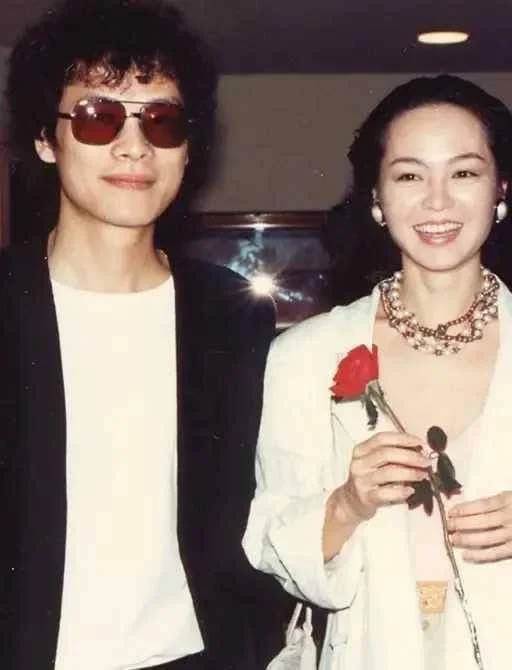 74歲崔苔菁晚年生活曝光，住10億豪宅養老惹人羨，兒子生父真實身家太驚人，難怪至今不願意公開