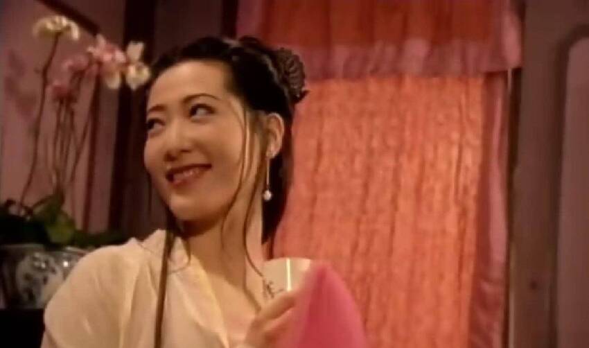 國外女子稱亞洲第一美身材,演潘六姐一炮而紅,23歲患病現賣面為生