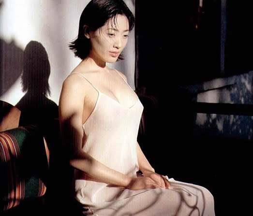 國外女子稱亞洲第一美身材,演潘六姐一炮而紅,23歲患病現賣面為生