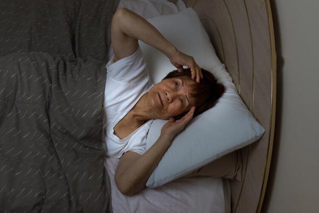 睡覺時總在凌晨3、4點醒來，一般暗示4大疾病，要引起重視