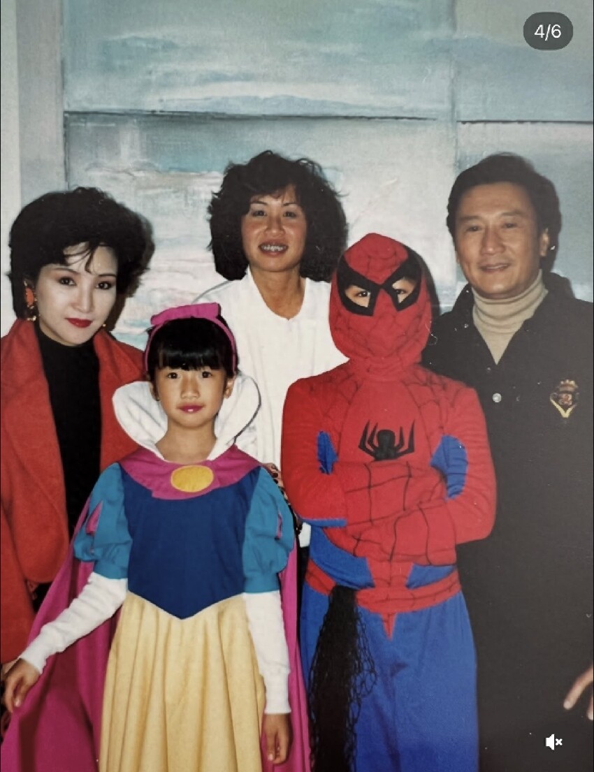 謝婷婷曬照慶祝母親節，小7歲男友同框狄波拉，三代同堂相處融洽