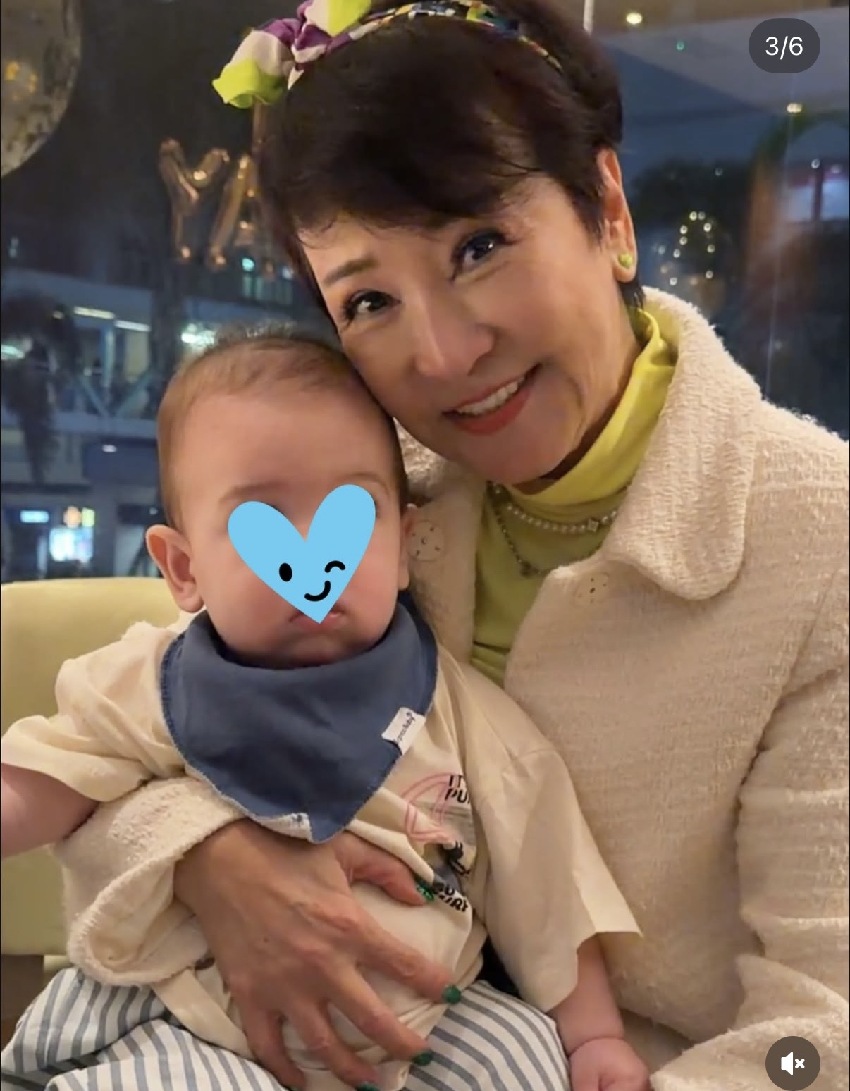 謝婷婷曬照慶祝母親節，小7歲男友同框狄波拉，三代同堂相處融洽