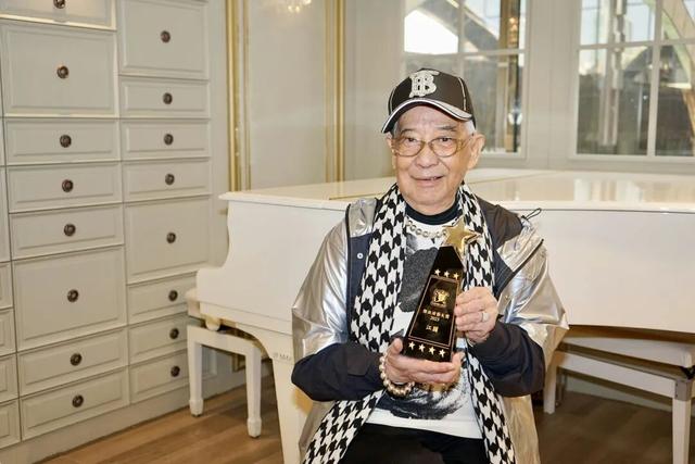 一路走好！香港資深老戲骨離世享年89歲，出身演藝世家，一生未婚