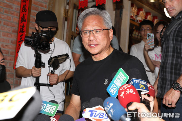 百年名校要倒了！黃仁勳夫妻「豪砸24億幫重生」　堅持「保住這些科系」：人類的未來