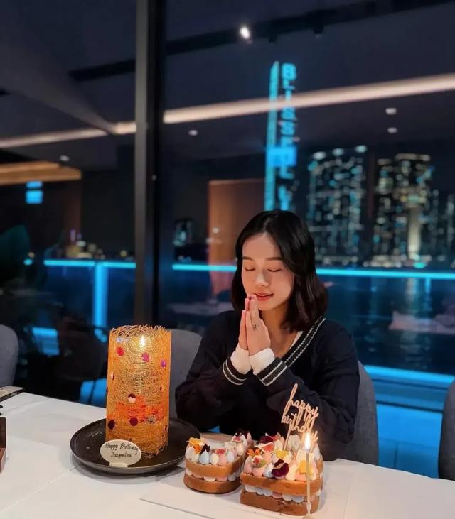 前TVB女星黃心穎36歲生日晒全家福,臉部圓潤身形臃腫再惹懷孕揣測