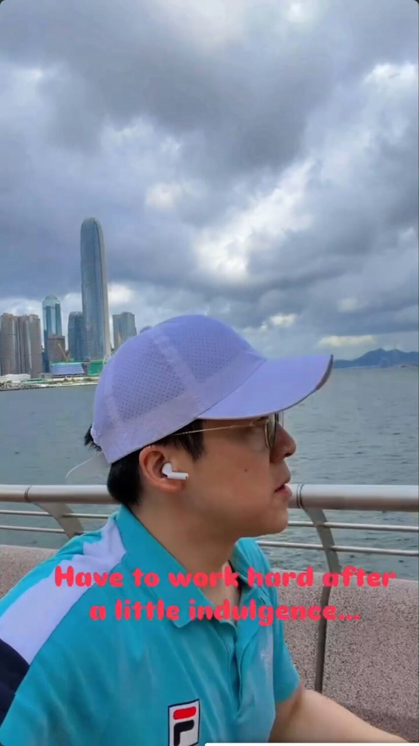 霍啟剛47歲生日晒夫妻合照,稱感恩一路有你,郭晶晶捧蛋糕出鏡超甜蜜