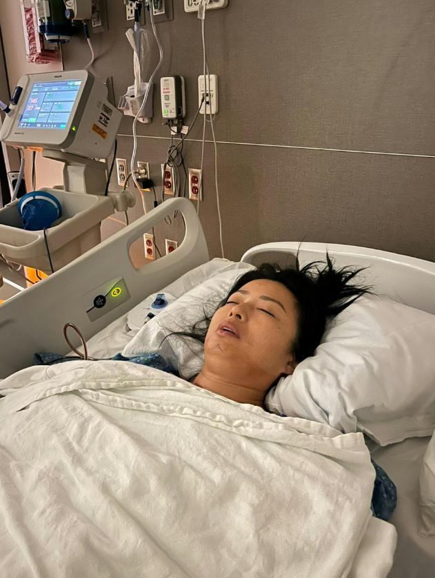49歲女星「婚姻失敗又兩度患癌」移居美國謀生，餐廳打工被砸傷，治療18個月現狀曝光