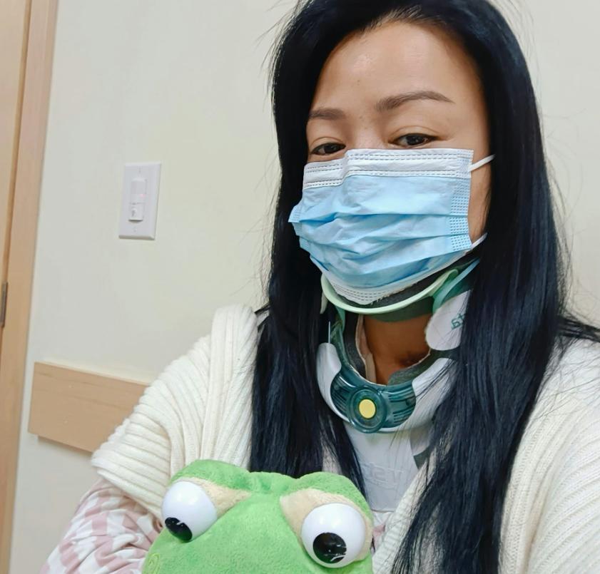 49歲女星「婚姻失敗又兩度患癌」移居美國謀生，餐廳打工被砸傷，治療18個月現狀曝光