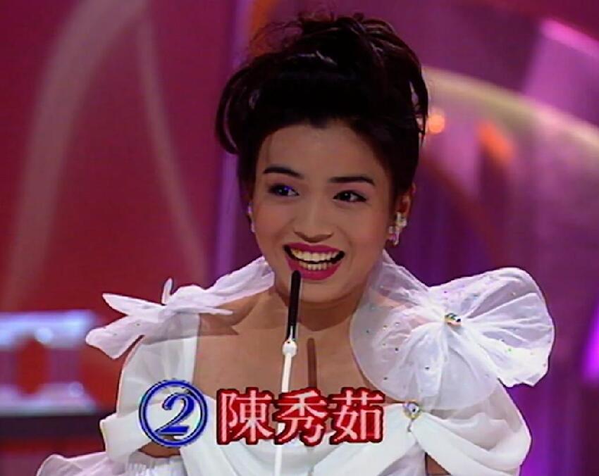 49歲女星「婚姻失敗又兩度患癌」移居美國謀生，餐廳打工被砸傷，治療18個月現狀曝光