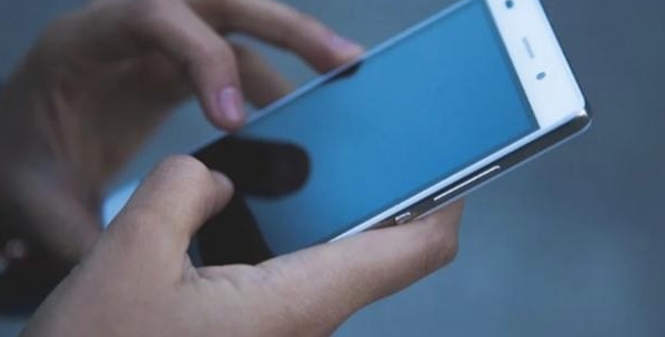 知名老闆告別式！女秘書突然嗆聲「跟你爸睡很久了」　正宮靈堂前「看生前調情」崩潰