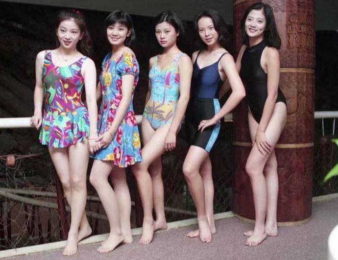 無修圖年代！天心曬「28年前泳裝照」驚見賈靜雯 5美女「全是知名女星」網狂問：中間認不出