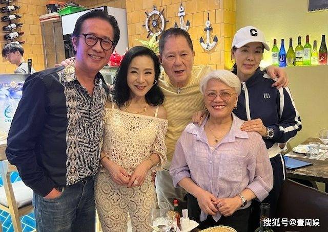 65歲魏秋樺近況曝光，美艷動人韻味十足，跟錢小豪罕見同框！