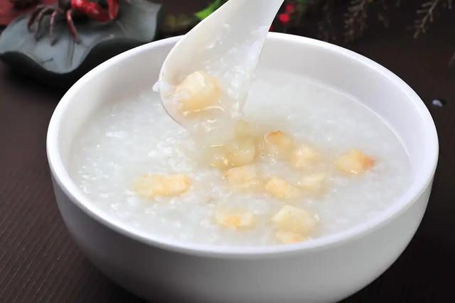 胃病最怕的早餐！醫生再三苦勸：胃不好的人，早餐可多吃這3樣