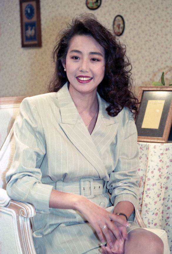 當年的校園美女！60歲女星「如今升格當婆婆」近況曝光 年過60歲「凍齡臉蛋不輸媳婦」合照宛若姐妹