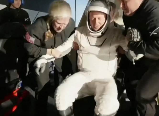 滯留太空288天!NASA太空人「滿頭白髮」無法行走重返地球「補償金額」曝:網全看傻眼