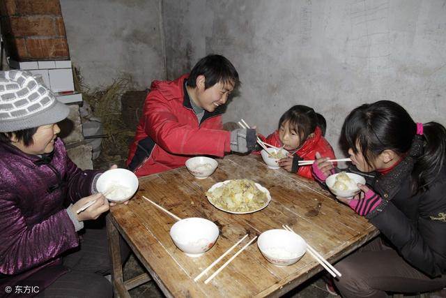 一個家庭突然變得不親了，那是因為原本吃虧的那個人，不願意吃虧了