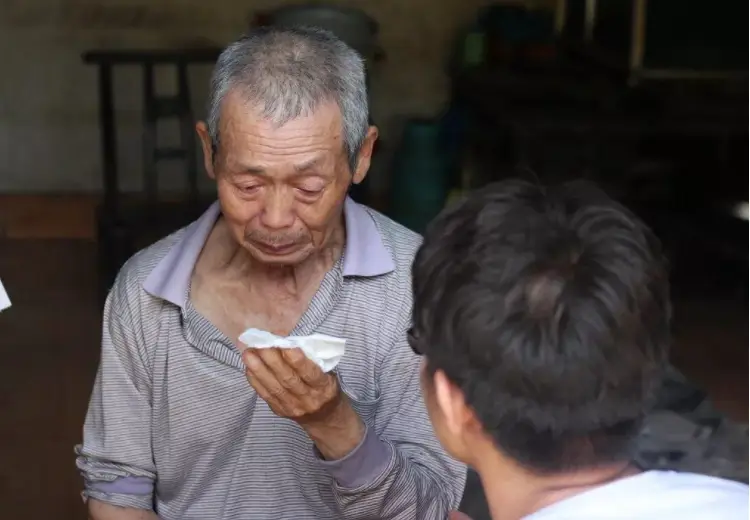 70歲老人的哭訴：一輩子為兒女嘔心瀝血，掏心掏肺，到頭來還被兒女嫌棄太窮