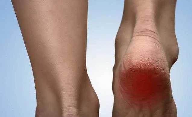 醫生：腳上出現這3種情況「暗示你血糖」已經很高了！趕緊去醫院