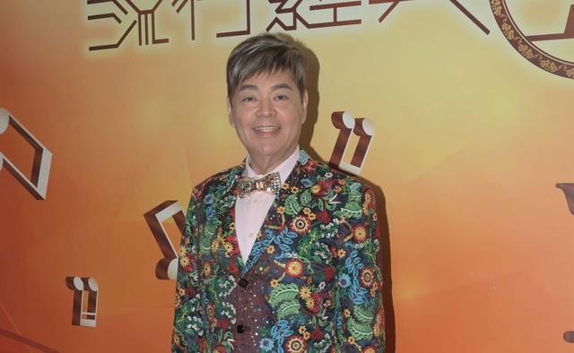 突發！香港知名歌手身上潰爛緊急送醫，痛到咬手指罵髒話