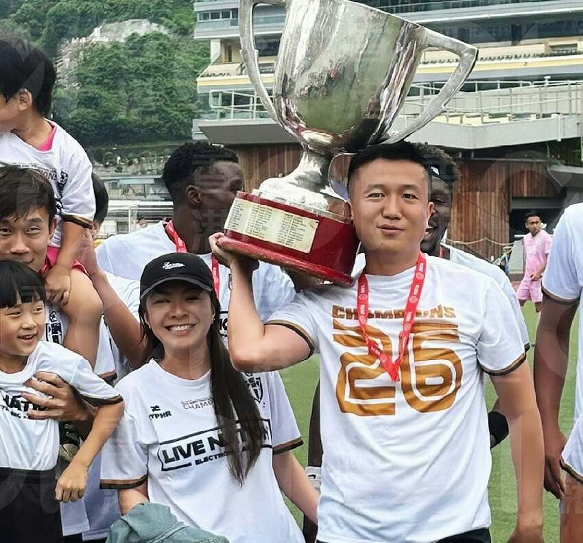 恭喜！香港樂壇小天后新戀情曝光，前男友破產後忍痛分手