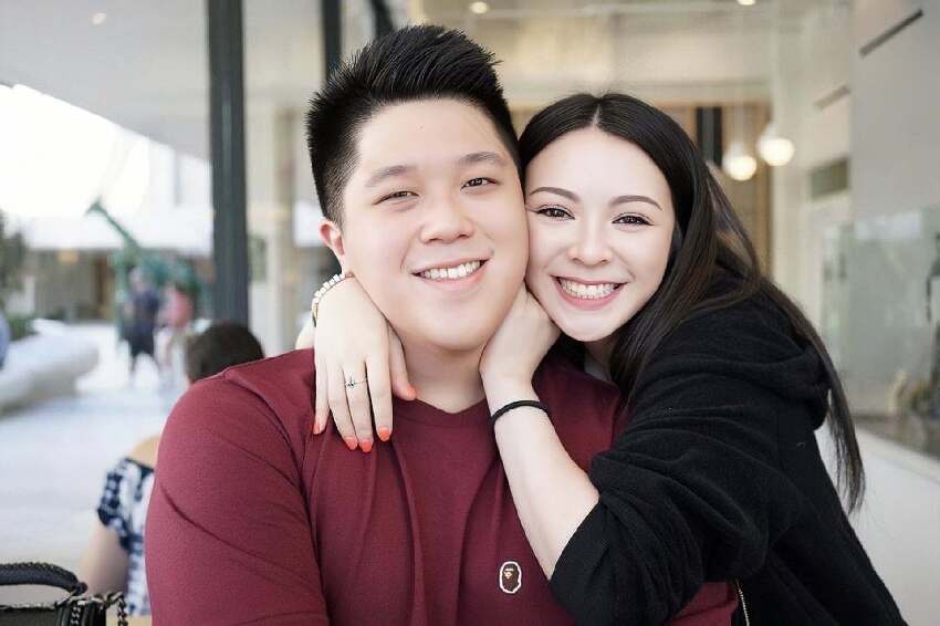 恭喜！香港樂壇小天后新戀情曝光，前男友破產後忍痛分手
