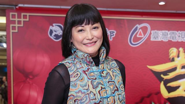 走過乳癌復發低潮！資深女星王小芬驚傳低潮發文，切除手術後現身飯店休養，坦言：真的太累了！