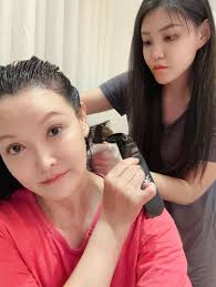 走過乳癌復發低潮！資深女星王小芬驚傳低潮發文，切除手術後現身飯店休養，坦言：真的太累了！