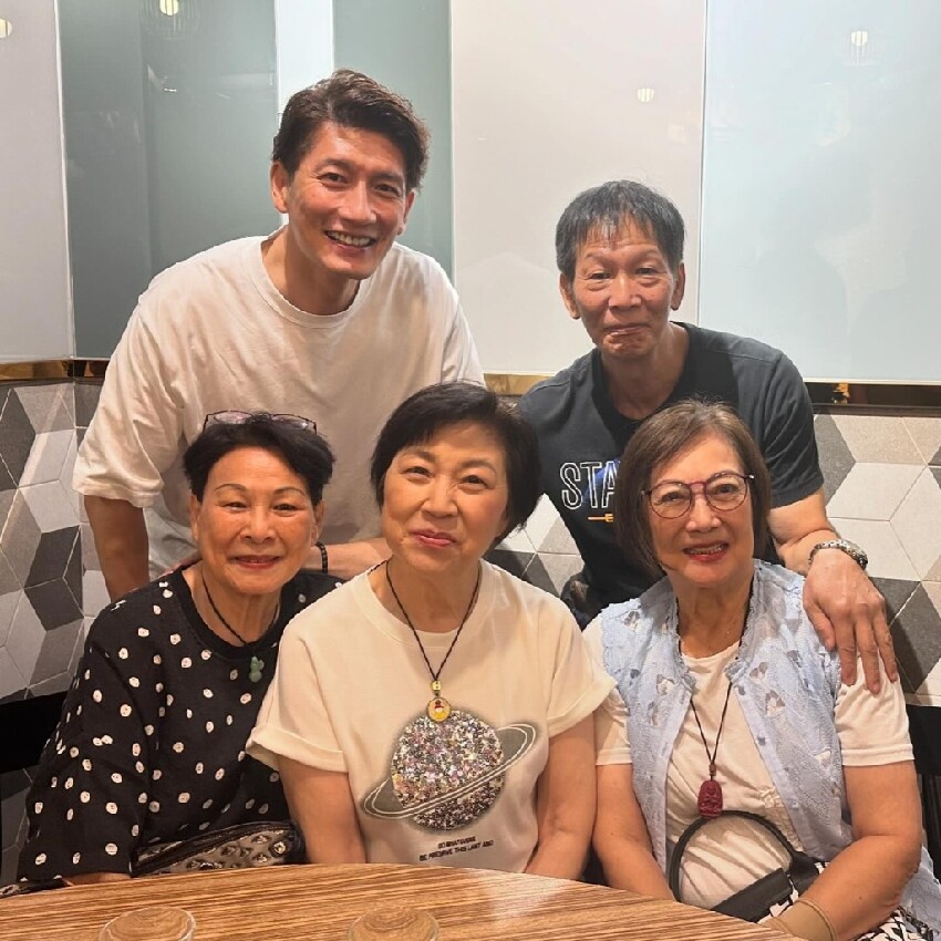 香港知名女星靈堂曝光，成龍劉德華送花牌致哀，眾星送別最後一程