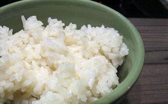 隔夜「米飯」能不能吃？好多人搞錯了，快點叮囑家裡人，越快越好