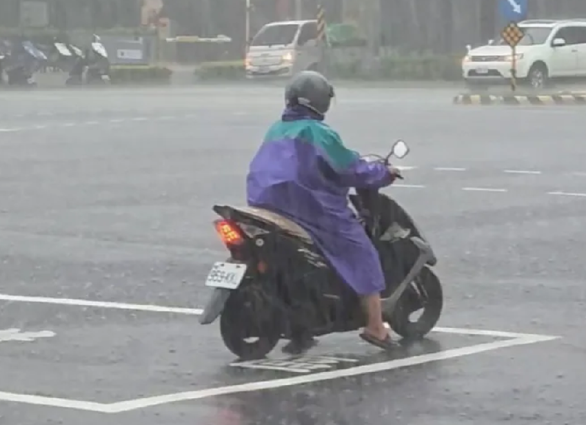米克拉颱風遺毒！全台多雨轟炸「預報一片橘紅」　雨最大時間曝光