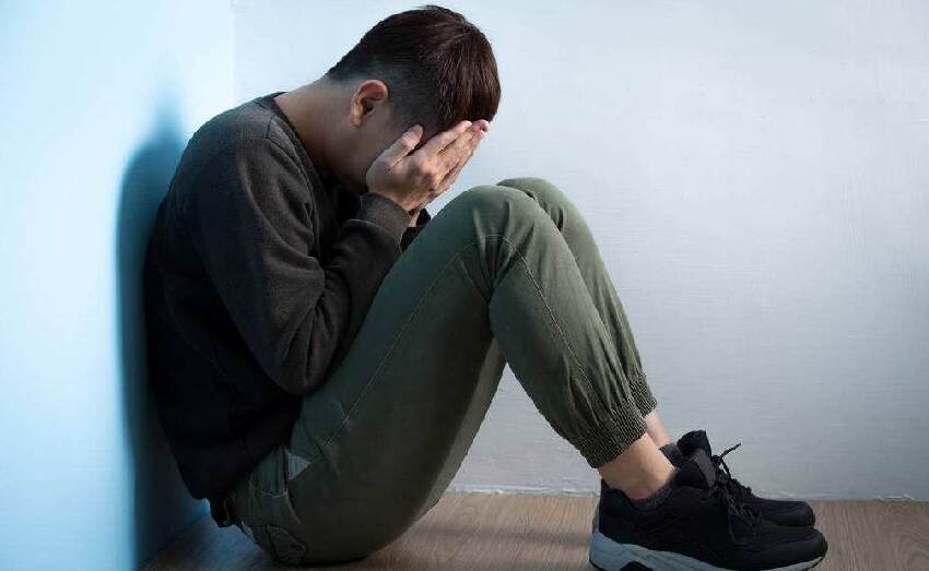妻子打牌!性情大變「欠90萬賭債」仍不改,提離婚「她秒答應」一年後「帶女兒去岳母家」我崩潰:為什麼要瞞我