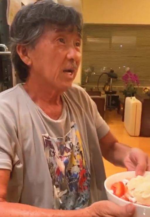 葉倩文為73歲林子祥慶生，一家四口在家吃大餐，意外曝光豪宅內景