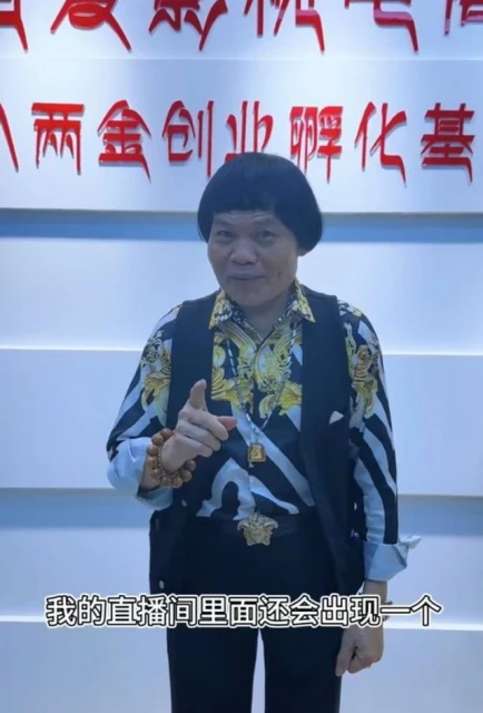 近況曝光！69歲港知名丑角身材樣貌無走樣，轉戰內地更升級當老闆