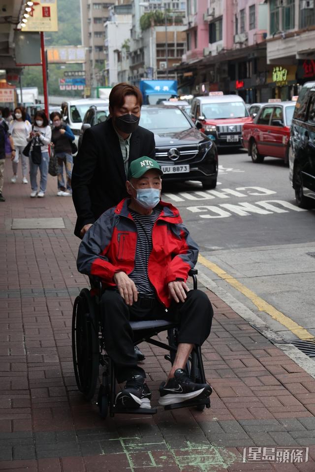 72歲知名港星壽辰翌日入院！腳劇痛不肯吃藥，無兒無女愛徒嘆可憐