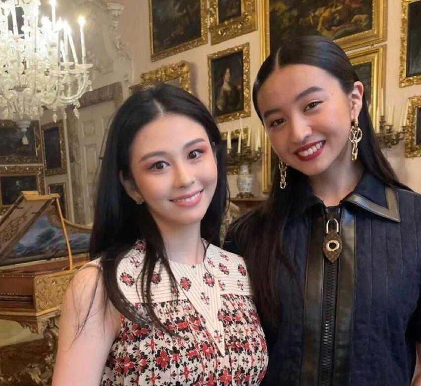 邱淑貞攜女與工藤靜香聚會，打扮素雅好溫婉，倆星媽氣質不相上下