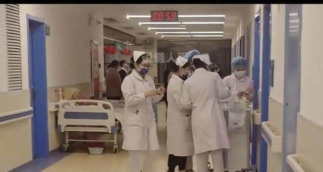 女兒私訂終身！「一走26年沒回娘家」老父親苦苦哀求，直到「女婿帶著她現身」真相終於大白