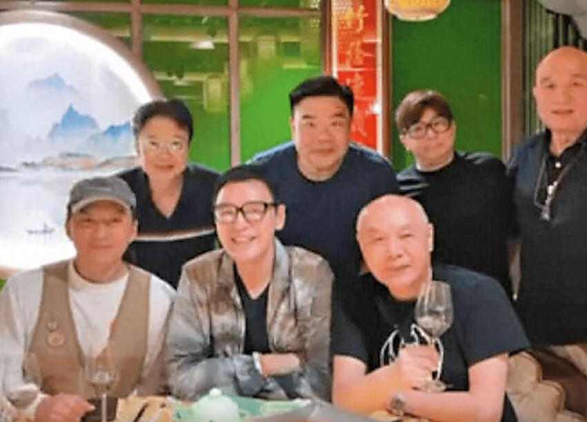 44歲袁偉豪與舊老闆鍾鎮濤聚會，一臉愁容好憔悴，已兩年無劇可拍